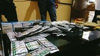 Dari tangan para tersangka, polisi menyita barang bukti berupa 7 paket sabu seberat 3,29 gram, 20 paket ganja sintetis 66 gram dan obat terlarang sebanyak 17.267 butir.