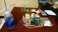 Polisi juga menyita alat hisap sabu dan timbangan elektrik. Kini para tersangka mendekam di sel tahanan Mapolres Garut.