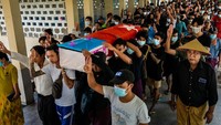 Menurut laporan Asosiasi Bantuan untuk Tahanan Politik, sejak kudeta tercatat 965 orang tewas, dan 7.151 orang lainnya ditangkap. Photo by Stringer/Getty Images