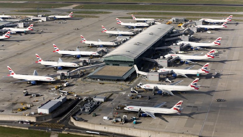 Heathrow, United Kingdom - October 4, 2013: British Airways airplanes at their gate at the new Terminal 5.