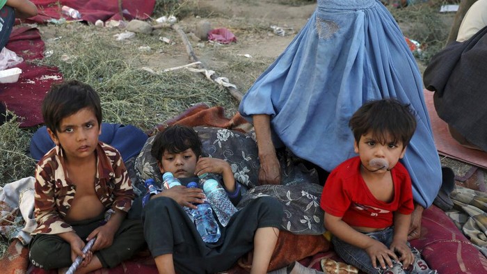 Ini yang Dikhawatirkan Warga Afghanistan Bila Taliban Berkuasa Kondisi Afghanistan kian mencekam usai Taliban kuasai sejumlah wilayah. Kekhawatiran akan diberlakukannya keadilan Taliban membuat warga pilih mencari suaka.