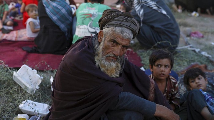 Ini yang Dikhawatirkan Warga Afghanistan Bila Taliban Berkuasa Kondisi Afghanistan kian mencekam usai Taliban kuasai sejumlah wilayah. Kekhawatiran akan diberlakukannya 'keadilan Taliban' membuat warga pilih mencari suaka.