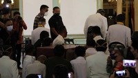 Prosesi pemakaman dilakukan dengan adat Jawa maupun Mataram. Pihak Pura Mangkunegaran Solo pun mengungkap alasan pemakaman dilakukan pada Minggu lusa.