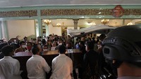 Setelah melewati perjalanan jalur darat dari Jakarta, rombongan pengiring jenazah KGPAA Mangkunegara IX akhirnya tiba di Solo, Jawa Tengah.