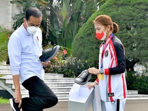Sneakers Lokal Buatan Greysia Polii Dibeli Jokowi, Harganya Rp 1 Jutaan