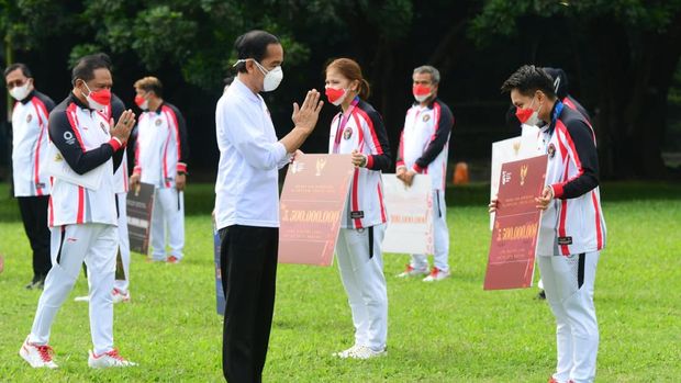 Jokowi Beri Bonus ke Atlet Olimpiade Tokyo