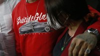 Musisi I Gede Ari Astina atau yang biasa dipanggil Jerinx didampingi istrinya Nora Alexandra memenuhi panggilan kepolisian untuk diperiksa di Mapolda Metro Jaya, Jakarta, Jumat (13/8/2021).
