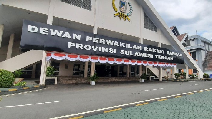Kantor DPRD Sulteng pada Jumat, 13 Agustus 2021