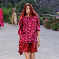 Fashion show koleksi Max Mara Resort 2022 di Hotel Mezzatorre, Ischia, Italia. Foto: Getty Images/Vittorio Zunino Celotto.