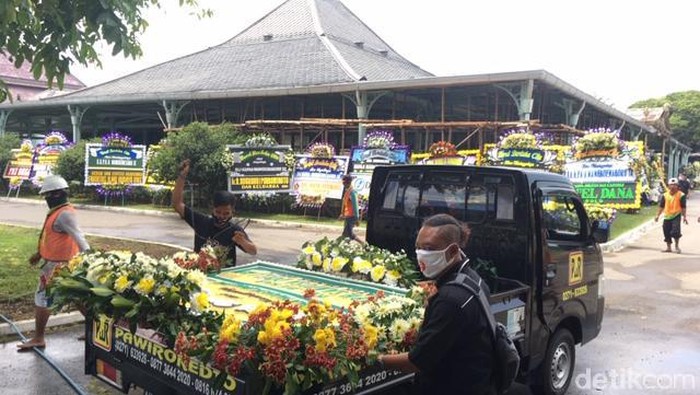 Sri Mangkunegara IX wafat pada usia 70 tahun. Pemimpin Pura Mangkunegaran, KGPAA Mangkunegara IX wafat di Jakarta, dini hari tadi.