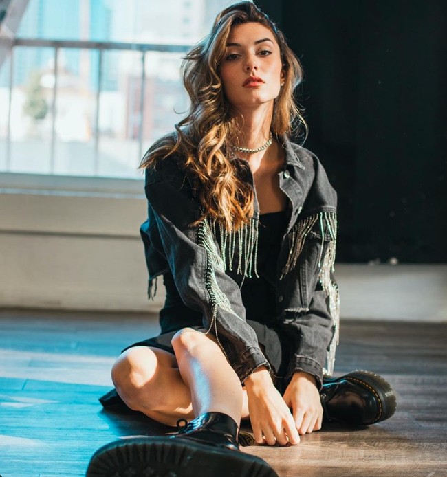 Hubungan antara Lizzie, Rachel dan Andrew memang sangat dekat. Rachel sendiri mengatakan bahwa Lizzie sudah seperti layaknya adik perempuan mereka. Sehingga Rachel percaya bahwa keduanya tidak akan melakukan hal-hal aneh di belakangnya. Foto: Instagram/@lizziinorton