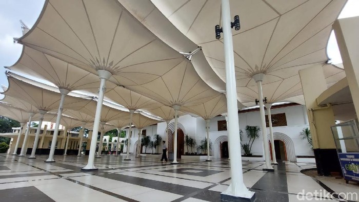 Masjid Agung Kota Cimahi kembali menggelar salat jumat berjamaah