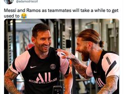 Messi dan Ramos Berpelukan, Netizen: Dunia yang Aneh