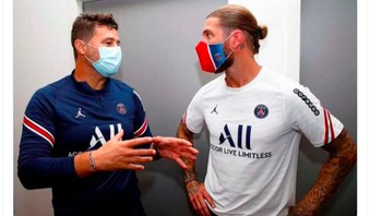 Pelatih PSG mengingatkan agar Ramos ingat Messi di satu tim yang sama sehingga jangan ditekel. Foto: Twitter