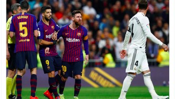 Dalam beberapa tahun lagi, mungkin orang sudah lupa Messi dan Ramos pernah bersaing sengit. Foto: Twitter