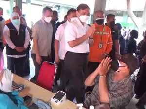 Datang ke Malang, Luhut Minta Pemda Tak Tutupi Data Kematian COVID-19
