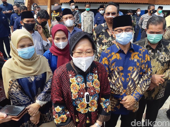 Menteri Sosial Tri Rismaharini