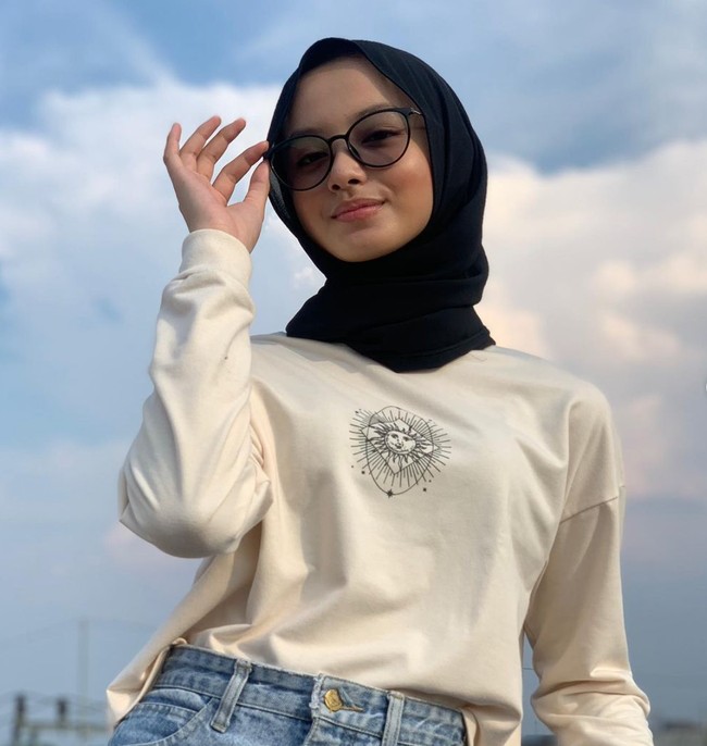 Setiap unggahan Nabila pasti selalu dibanjiri dengan komentar pujian. Tak sedikit orang yang menyebut calon menantu dari Ucok Baba itu cantik. Foto: Instagram/@napputt