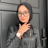 Namun hingga saat ini Adam dan Nabila sendiri belum pernah mengumumkan secara resmi mengenai hubungan mereka. Tak sedikit netizen yang menganggap hubungan keduanya hanyalah sebatas teman kerja. Bagaimana menurutmu? Foto: Instagram/@napputt