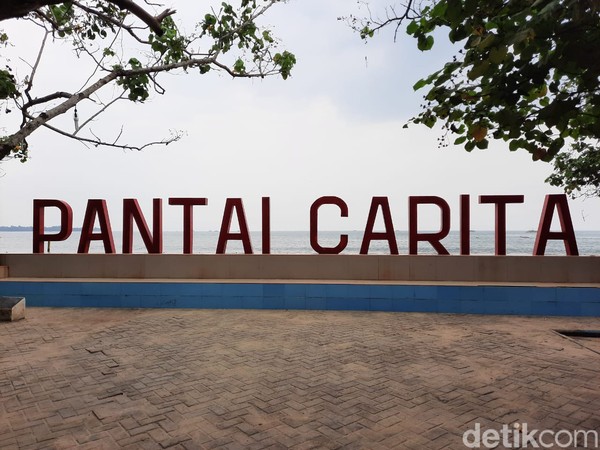 Tim detikcom berkunjung ke Pantai Carita pada Jumat (13/8/2021) siang. Jalanan menuju pantai ini begitu lengang, hanya sesekali kami berpapasan dengan pengendara lainnya. Kondisi ini jelas berbeda dengan kemacetan yang kerap terjadi di sana ketika musim liburan. Tim detikcom berkunjung ke Pantai Carita pada Jumat (13/8/2021) siang. Jalanan menuju pantai ini begitu lengang, hanya sesekali kami berpapasan dengan pengendara lainnya. Kondisi ini jelas berbeda dengan kemacetan yang kerap terjadi di sana ketika musim liburan.