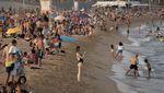 Pantai di Spanyol Ramai Banget Gegara Neraka Bocor