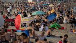 Pantai di Spanyol Ramai Banget Gegara Neraka Bocor