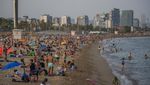 Pantai di Spanyol Ramai Banget Gegara Neraka Bocor