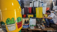 Dengan memberikan sedikit sentuhan seni, nilai jual tong sampah naik hingga dua kali lipat.