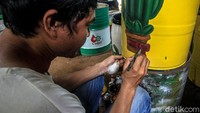 Dari harga biasa untuk tong ukuran terkecil Rp 75.000- Rp 100.000 menjadi Rp 200.000.
