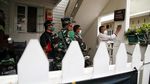 Pemasangan Stiker di Rumah Warga yang Telah Divaksin COVID-19