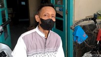 Ketua RT 01/ RW 01 Kelurahan Jenggot, Kecamatan Pekalongan Selatan, Kota Pekalongan, Mustofiq (53) mengatakan tim dari Densus 88 menangkap penghuni rumah karena terduga teroris. Mustofiq pun diminta untuk datang ke rumah tersebut sebagai saksi penggeledahan.