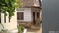 Densus 88 menggeledah satu unit rumah warga di Kota Pekalongan, Jawa Tengah pagi tadi, Jumat (13/8/2021).