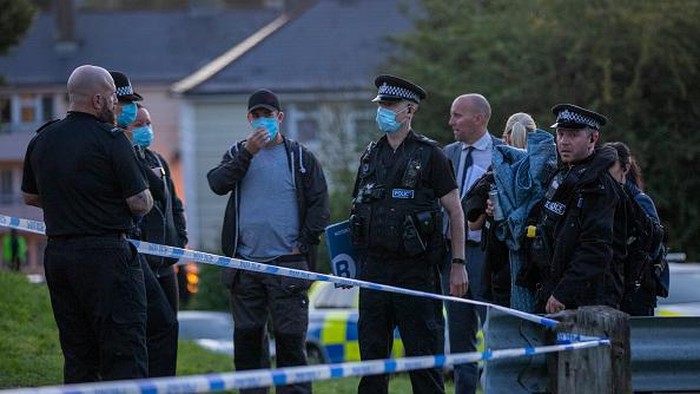 Insiden penembakan terjadi di kawasan Plymouth, Inggris. Penembakan brutal itu dilaporkan menawaskan 6 orang termasuk terduga pelaku.