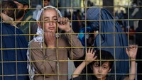 Anak-anak pengungsi pun terlantar saat lari dari kekejaman Taliban.