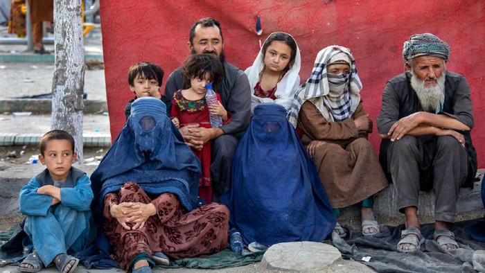 Potret Anak-anak Aghanistan Terlantar Saat Lari dari Kekejaman Taliban Kelompok Taliban mengambil alih sejumlah kota penting di Afghanistan. Kondisi itu membuat warga memilih pergi dari rumah mereka untuk mencari tempat aman.