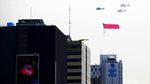 Helikopter Bawa Bendera Merah Putih Raksasa Keliling Jakarta, Ada Apa?
