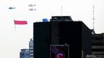 Helikopter Bawa Bendera Merah Putih Raksasa Keliling Jakarta, Ada Apa?