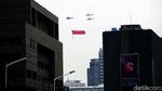 Helikopter Bawa Bendera Merah Putih Raksasa Keliling Jakarta, Ada Apa?
