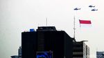 Helikopter Bawa Bendera Merah Putih Raksasa Keliling Jakarta, Ada Apa?