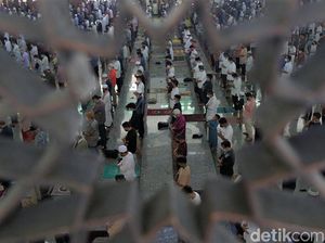 PPKM Level 4 Diperpanjang, Masjid At Tin Gelar Salat Jumat Berjamaah
