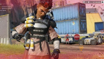 Bisa fatality juga. Jadi, ketika lawan yang akan mati, menggunakan shield. Pemain bisa membunuhnya dengan fitur layaknya fatality ini. Foto: (Screenshot Apex Legends Mobile).