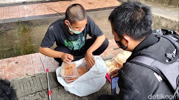 Pria Tunanetra di Kuningan