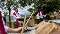Konser ini untuk mempromosikan lokasi wisata yang terletak di desa Paerung, kecamatan Paranginan tersebut.