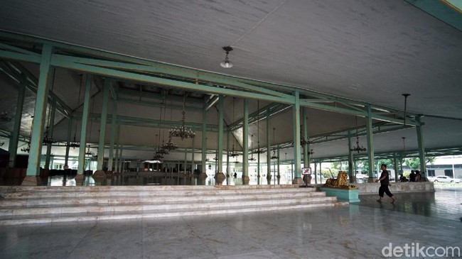 Pura Mangkunegaran Banjir Karangan Bunga usai KGPAA Mangkunegara IX Mangkat Pura Mangkunegaran Banjir Karangan Bunga usai KGPAA Mangkunegara IX Mangkat