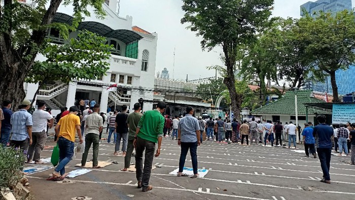 Suasana Salat Jumat di Masjid Cut Meutia (Karin Nur Secha-detikcom)