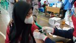 Joss! 2.000 Siswa SMK-SMA di Ciamis Disuntik Vaksin COVID-19
