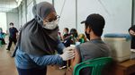 Joss! 2.000 Siswa SMK-SMA di Ciamis Disuntik Vaksin COVID-19