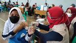 Joss! 2.000 Siswa SMK-SMA di Ciamis Disuntik Vaksin COVID-19