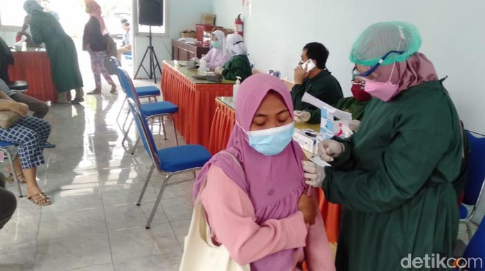 Vaksinasi ibu hamil di Puskesmas Bambanglipuro, Kapanewon Bambanglipuro, Kabupaten Bantul, Jumat (13/8/2021).