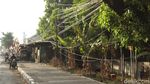 Waduh, Kabel Menjuntai di Jalan Garut-Bandung Bikin Resah